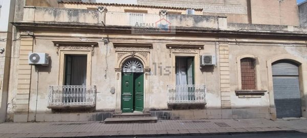 casa indipendente in vendita ad Avola