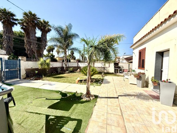 casa indipendente in vendita ad Avola