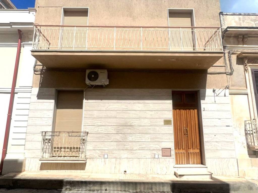 casa indipendente in vendita ad Avola