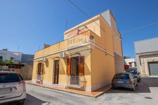 casa indipendente in vendita ad Avola