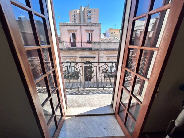 casa indipendente in vendita ad Avola