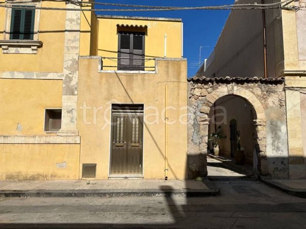 casa indipendente in vendita ad Avola