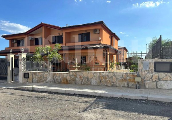 casa indipendente in vendita ad Avola