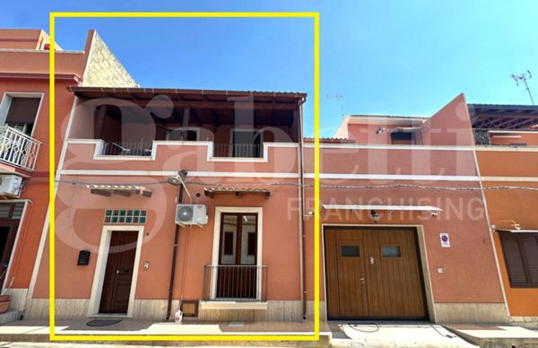 casa indipendente in vendita ad Avola