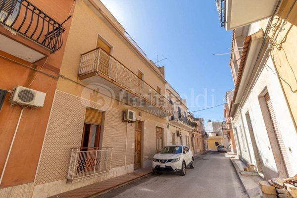 casa indipendente in vendita ad Avola