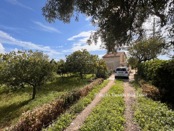 casa indipendente in vendita ad Avola
