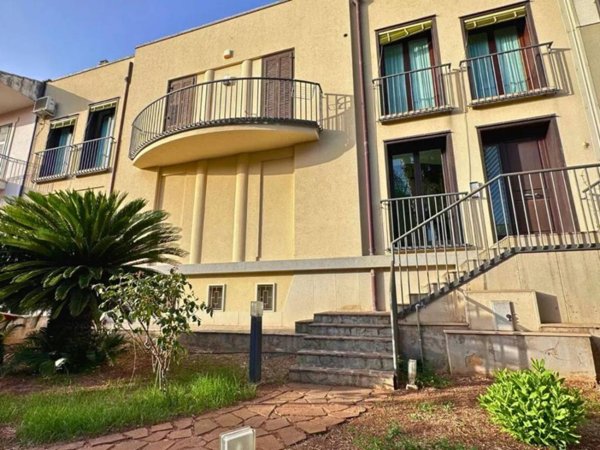 casa indipendente in vendita ad Avola