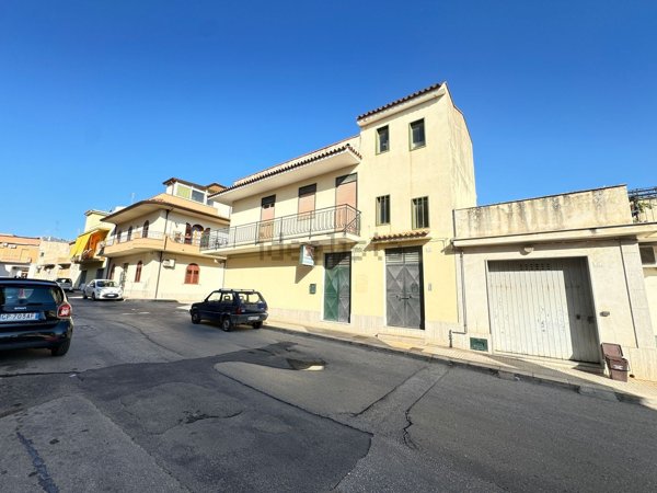 casa indipendente in vendita ad Avola