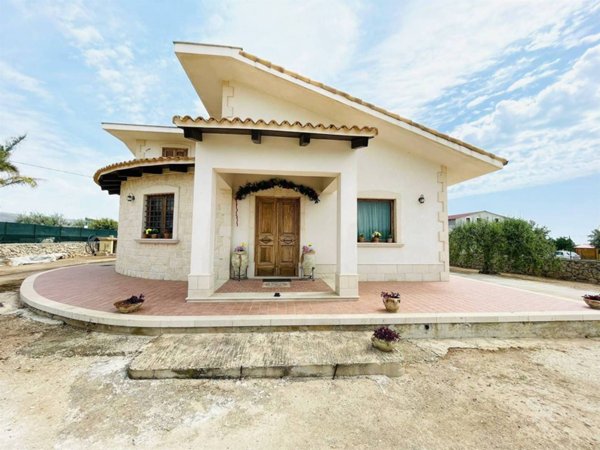 casa indipendente in vendita ad Avola