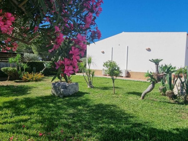 casa indipendente in vendita ad Avola