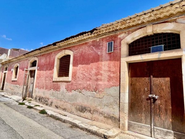 casa indipendente in vendita ad Avola