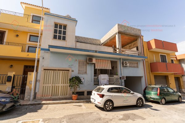 casa indipendente in vendita ad Avola in zona Gallina