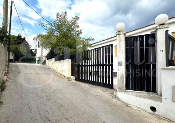 casa indipendente in vendita ad Avola in zona Chiusa di Carlo