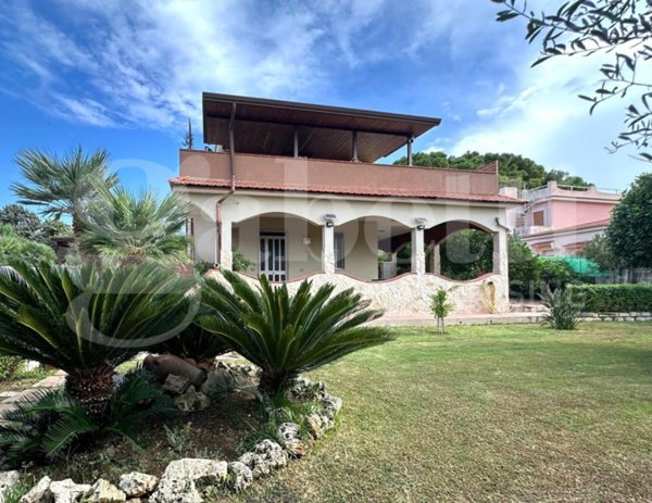 casa indipendente in vendita ad Avola in zona Chiusa di Carlo