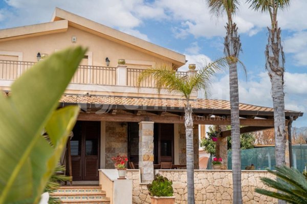 casa indipendente in vendita ad Avola