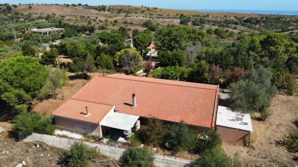 casa indipendente in vendita ad Avola