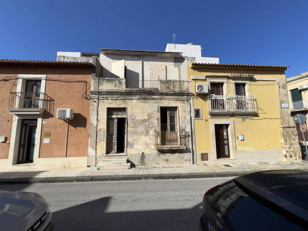 casa indipendente in vendita ad Avola