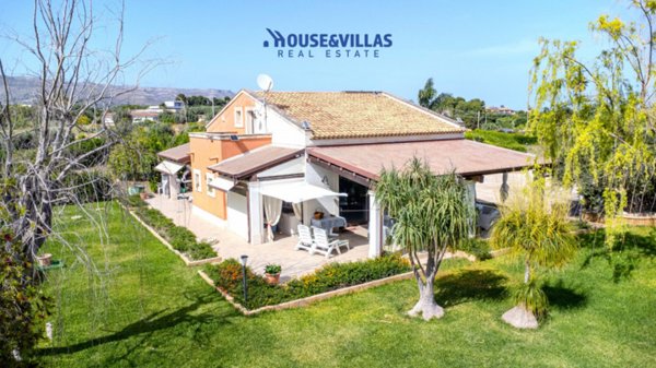 casa indipendente in vendita ad Avola