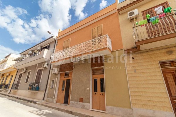 casa indipendente in vendita ad Avola