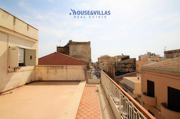 casa indipendente in vendita ad Avola