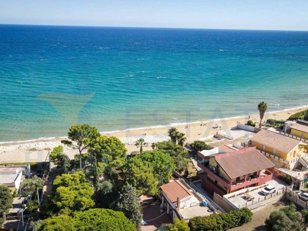 casa indipendente in vendita ad Avola in zona Gallina