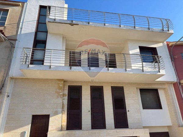 casa indipendente in vendita ad Avola in zona Montagna