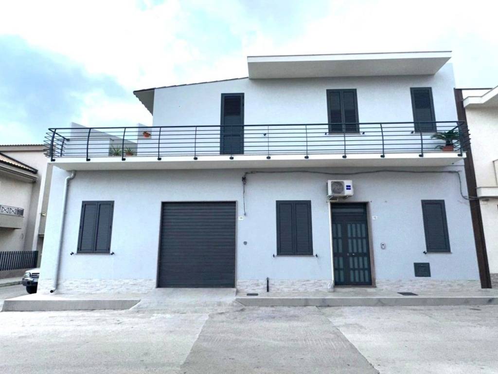 casa indipendente in vendita ad Avola
