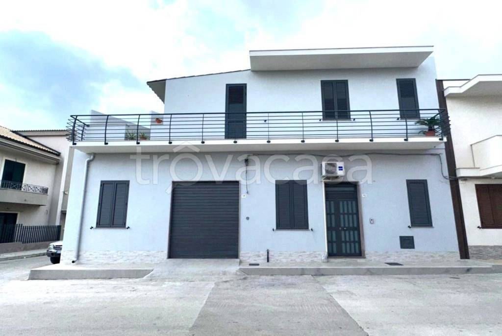 casa indipendente in vendita ad Avola