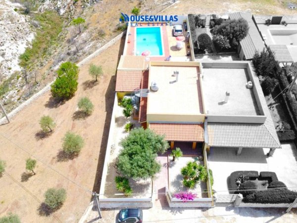 casa indipendente in vendita ad Avola in zona Montagna