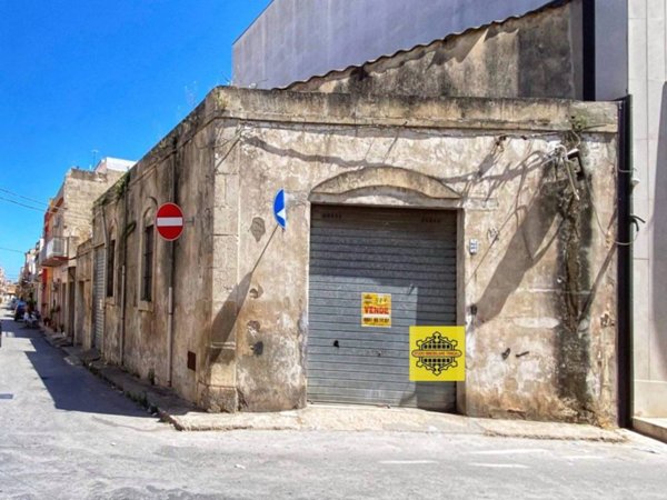 locale di sgombero in vendita ad Avola