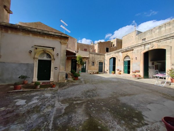 casa indipendente in vendita ad Avola