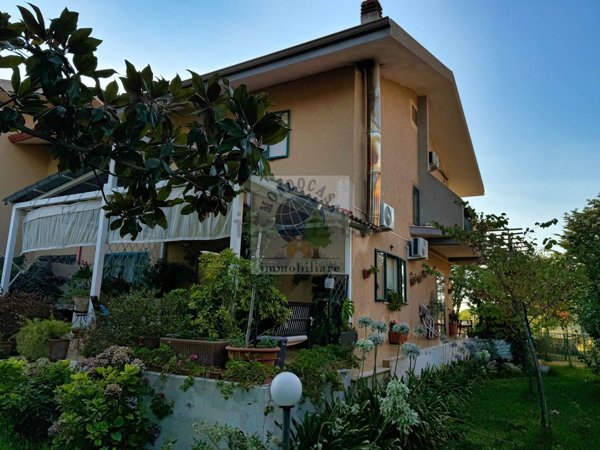 casa indipendente in vendita ad Avola