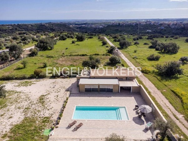 casa indipendente in vendita ad Avola