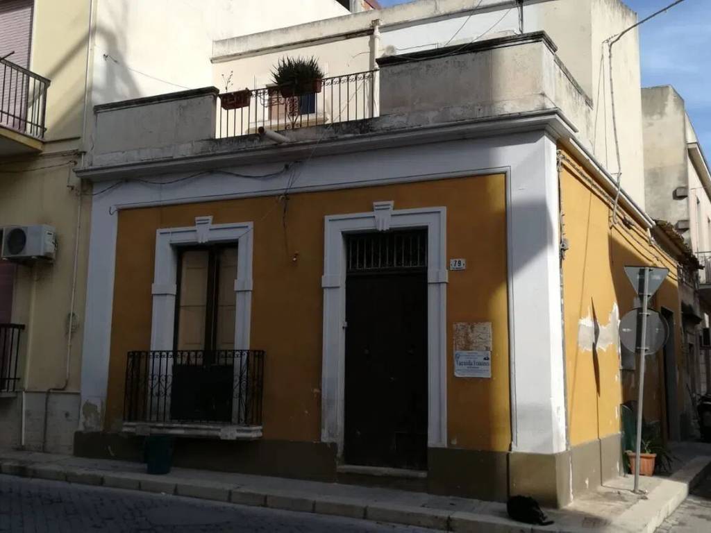 casa indipendente in vendita ad Avola
