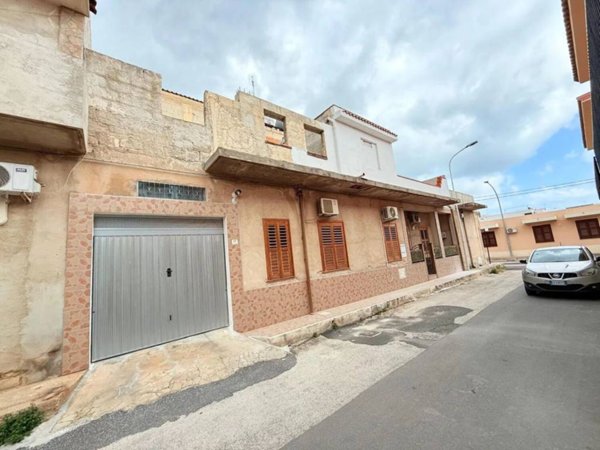 casa indipendente in vendita ad Avola