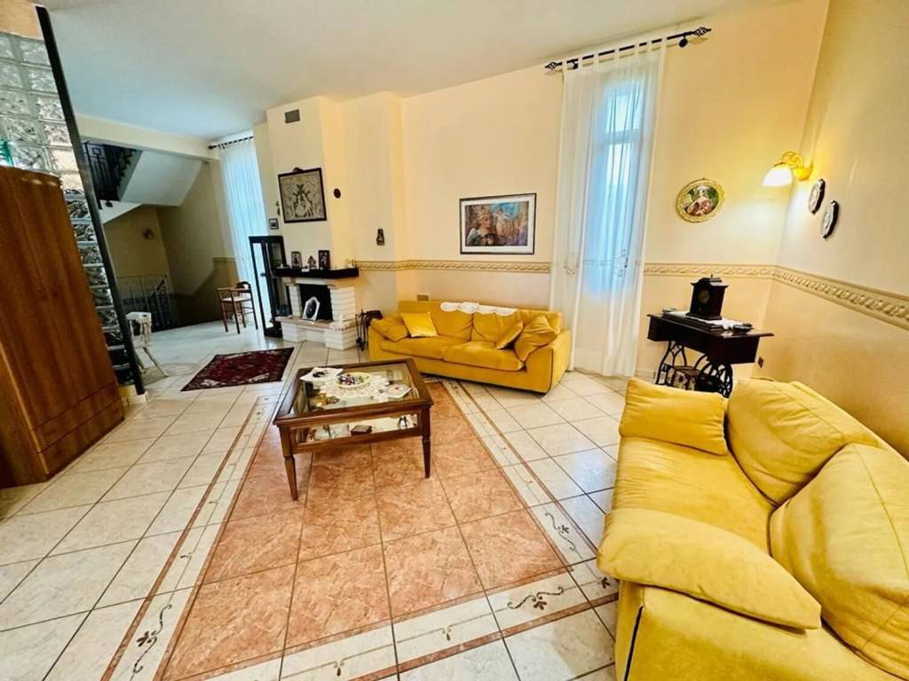 casa indipendente in vendita ad Avola