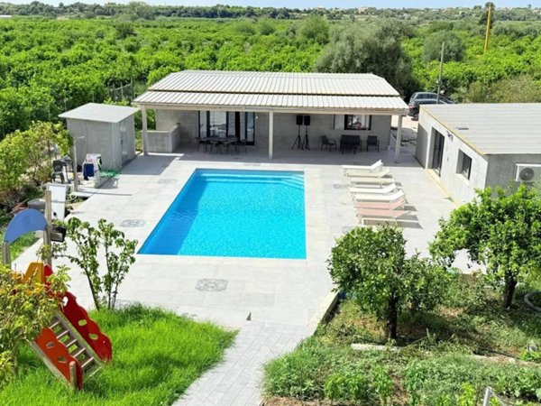 casa indipendente in vendita ad Avola