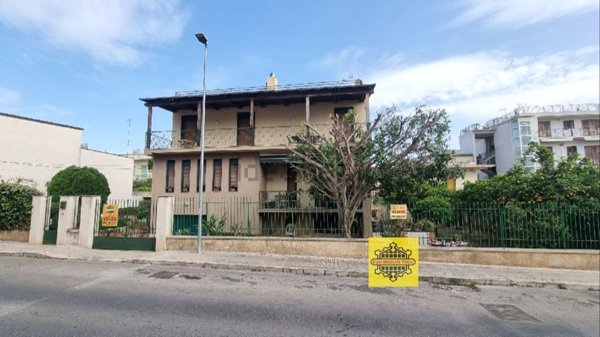 casa indipendente in vendita ad Avola