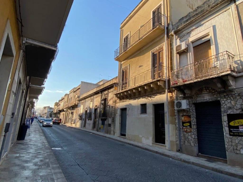 negozio in vendita ad Avola