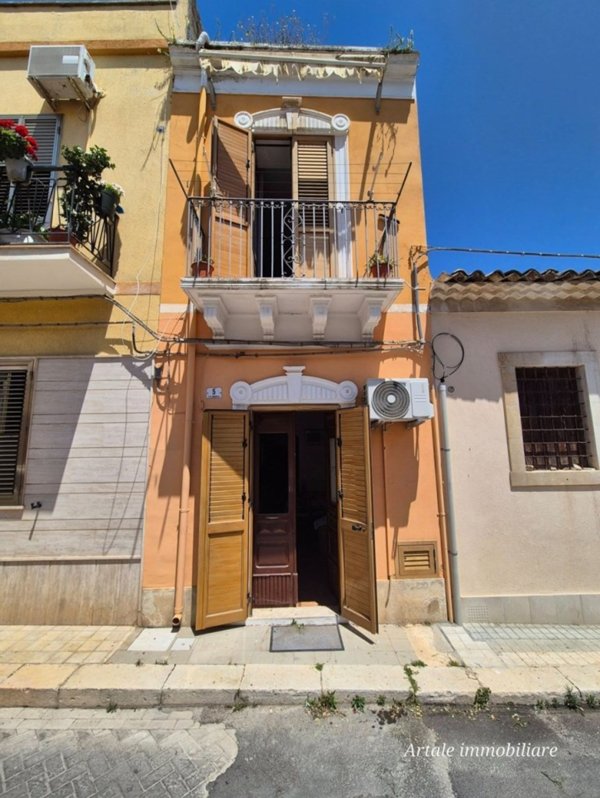 casa indipendente in vendita ad Avola