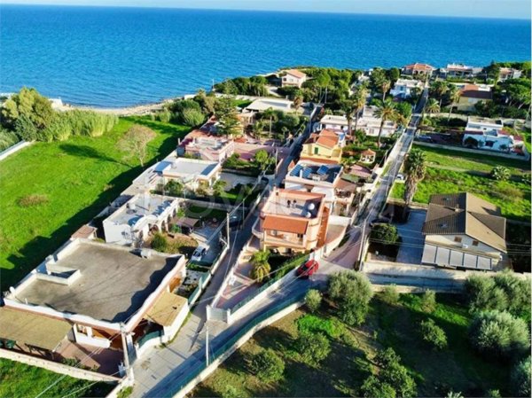 appartamento in vendita ad Avola in zona Gallina