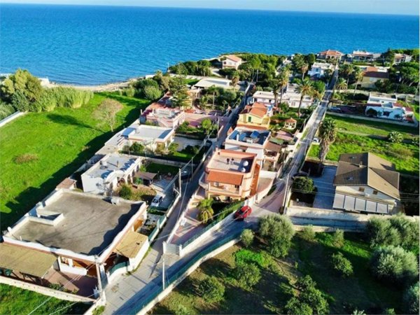 appartamento in vendita ad Avola in zona Gallina