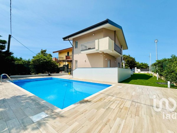 casa indipendente in vendita ad Avola