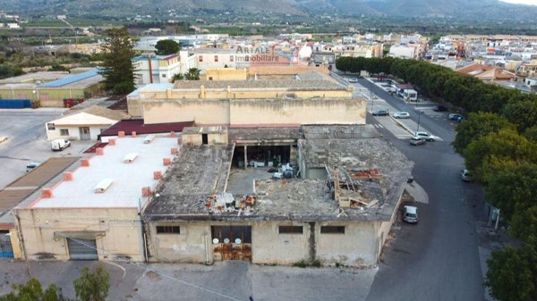 locale commerciale in vendita ad Avola