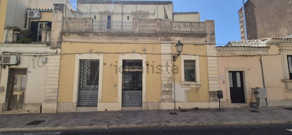 locale commerciale in vendita ad Avola