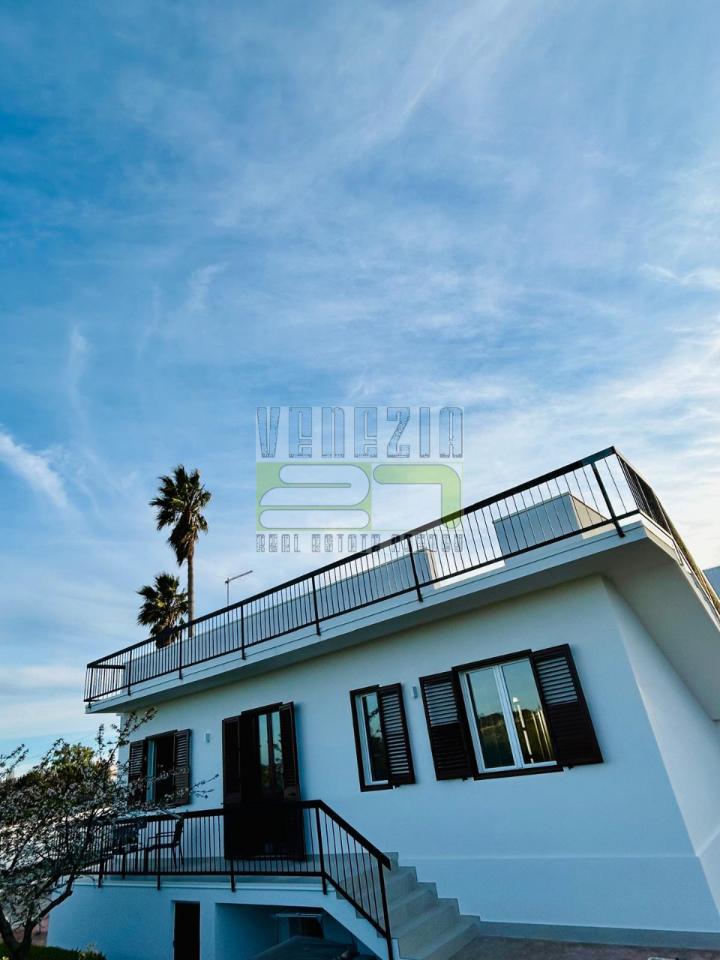 casa indipendente in vendita ad Avola