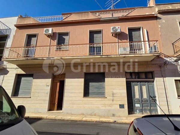 casa indipendente in vendita ad Avola