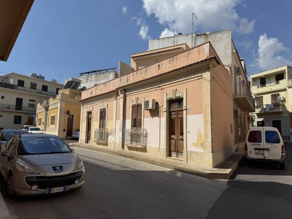 casa indipendente in vendita ad Avola