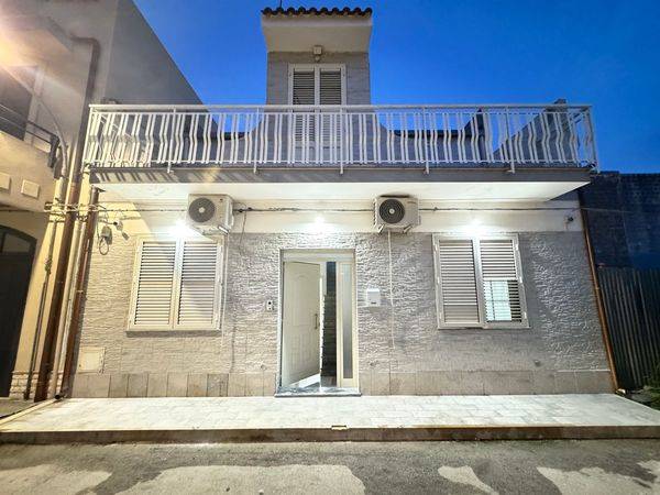 casa indipendente in vendita ad Avola