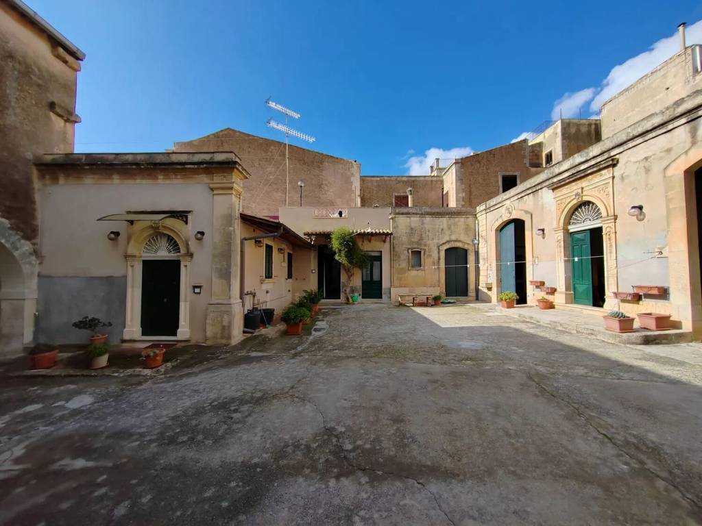 casa indipendente in vendita ad Avola
